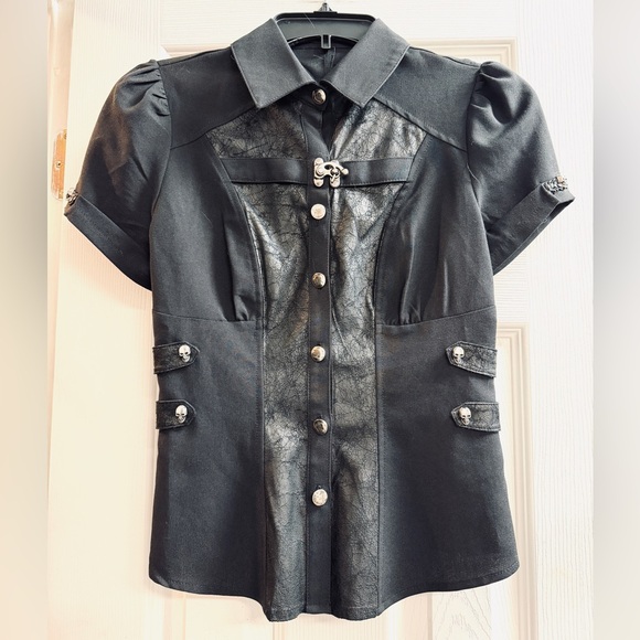 Punk Rave Tops - PUNK RAVE Gothic Short Sleeve Button-Up Top with Skull Accents